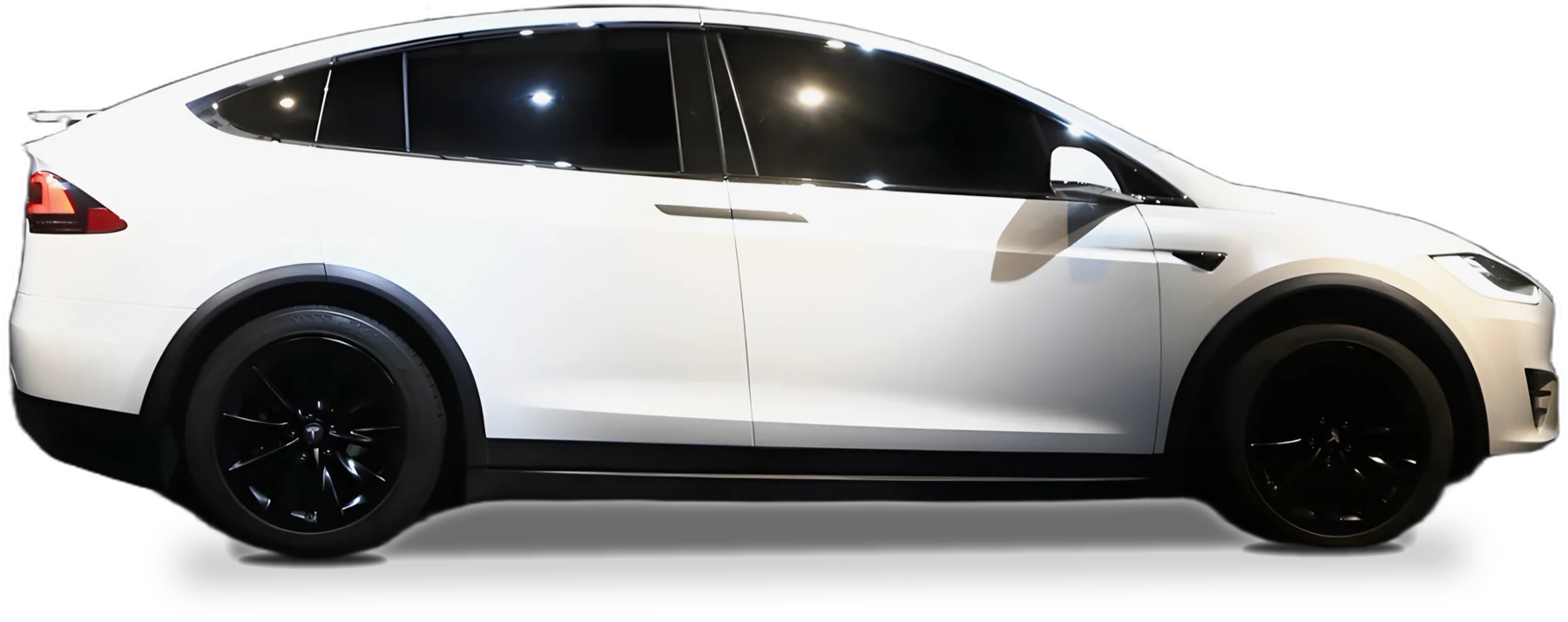 御守車匠施工完成的 Tesla Model X 正側面，全車改色消光珍珠白，門縫與輪拱收邊整齊