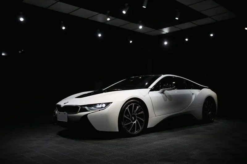 BMW i8 全車透明犀牛皮：斜前方全車