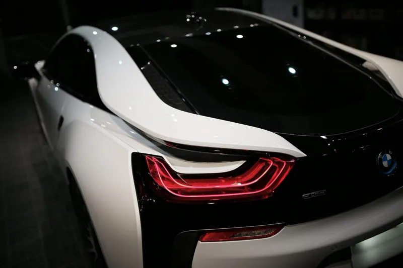 BMW i8 全車透明犀牛皮：車尾燈