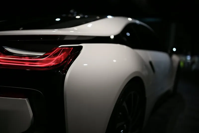 BMW i8 全車透明犀牛皮：尾燈與後側車身
