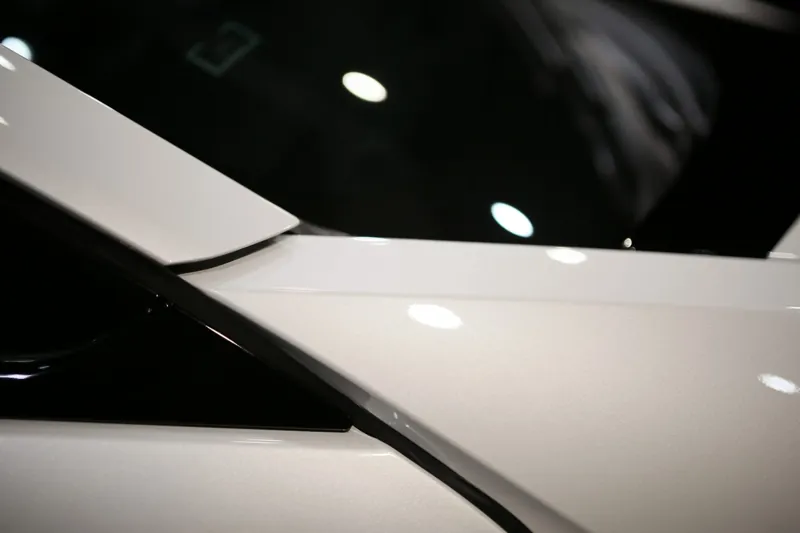 BMW i8 全車透明犀牛皮：車頂曲面