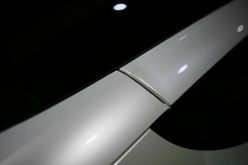 Tesla Model 3 全車透明犀牛皮：車頂接縫