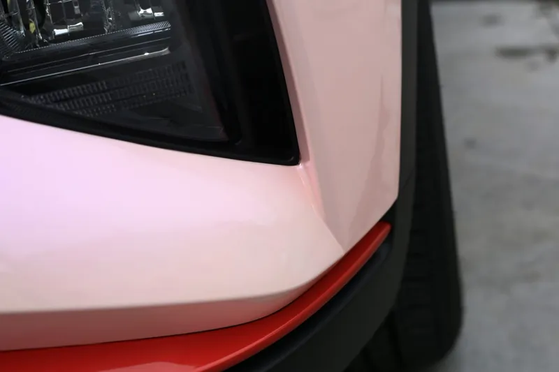 Hyundai Tucson 全車改色・亮面粉：前保桿下緣