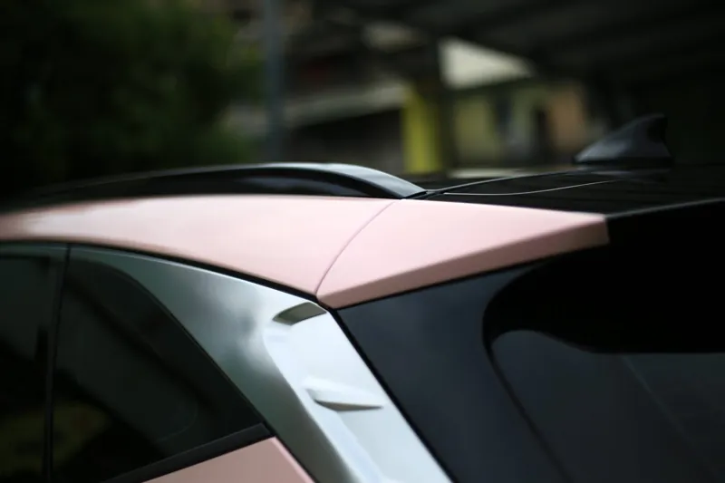 Hyundai Tucson 全車改色・亮面粉：C 柱與車頂
