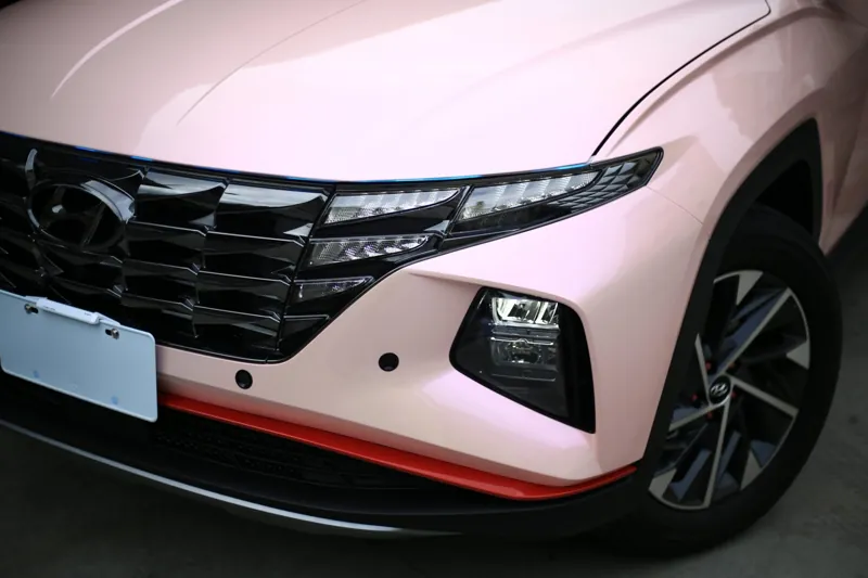 Hyundai Tucson 全車改色・亮面粉：車頭水箱罩