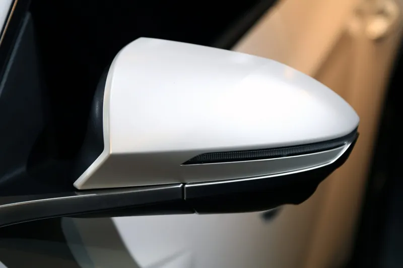 Hyundai Tucson L 全車改色・消光珍珠白：後照鏡包覆