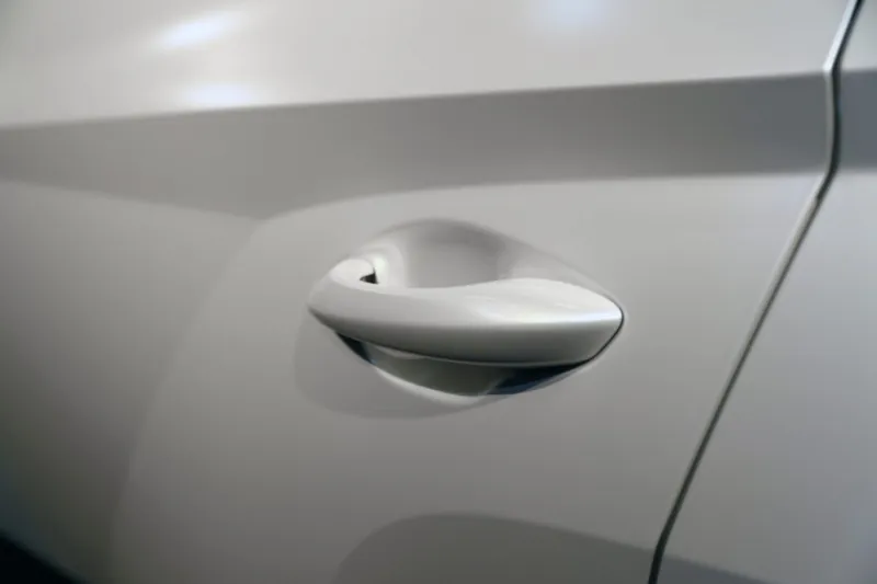 Hyundai Tucson L 全車改色・消光珍珠白：門把周圍收邊
