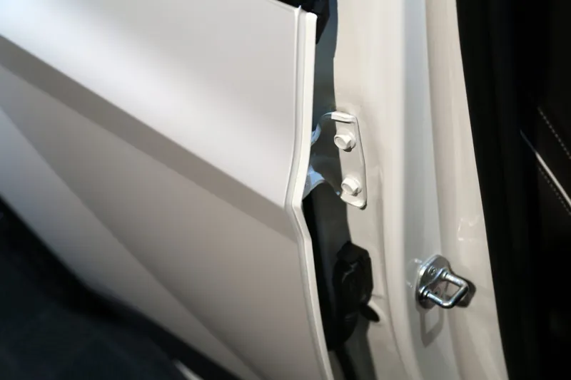 Hyundai Tucson L 全車改色・消光珍珠白：車門邊緣收邊